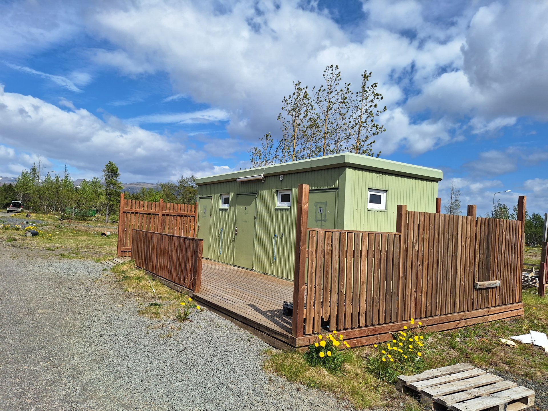 Hús á hjólhýsasvæði við Laugarvatn til sölu