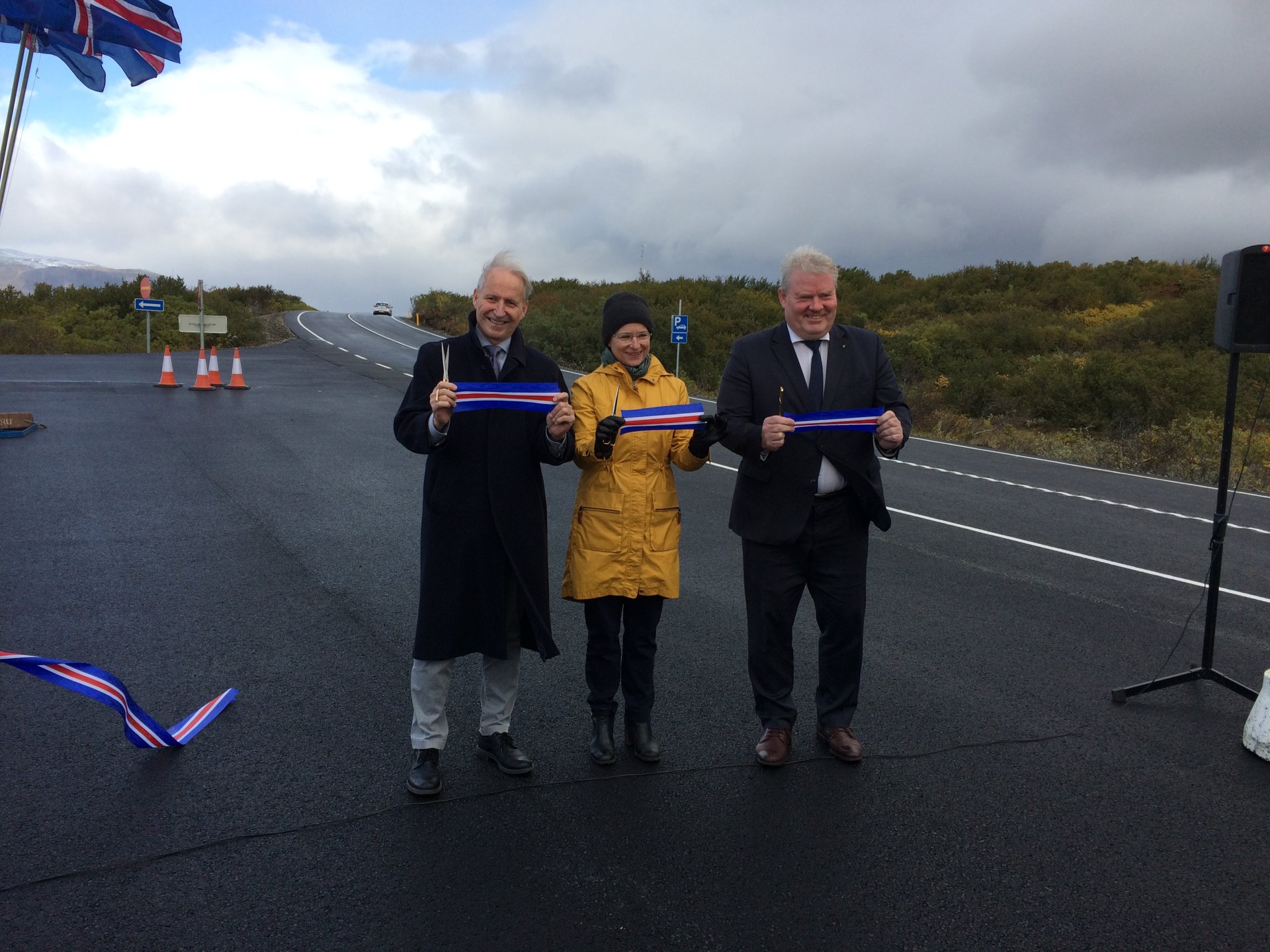 Þingvallavegur opnaður